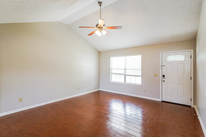 2,010/Mo, 506 Gammon Ln La Vergne, TN 37086 Living Room View 2