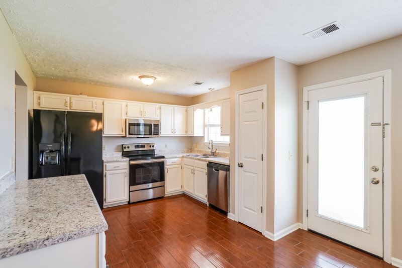 2,010/Mo, 506 Gammon Ln La Vergne, TN 37086 Kitchen View
