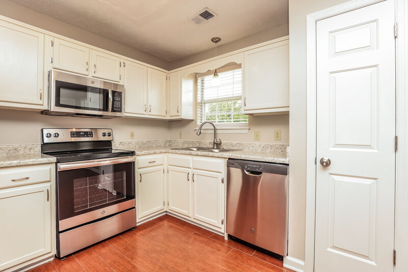 1,940/Mo, 506 Gammon Ln La Vergne, TN 37086 Kitchen View 2
