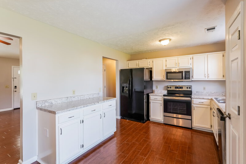 2,010/Mo, 506 Gammon Ln La Vergne, TN 37086 Kitchen View 2