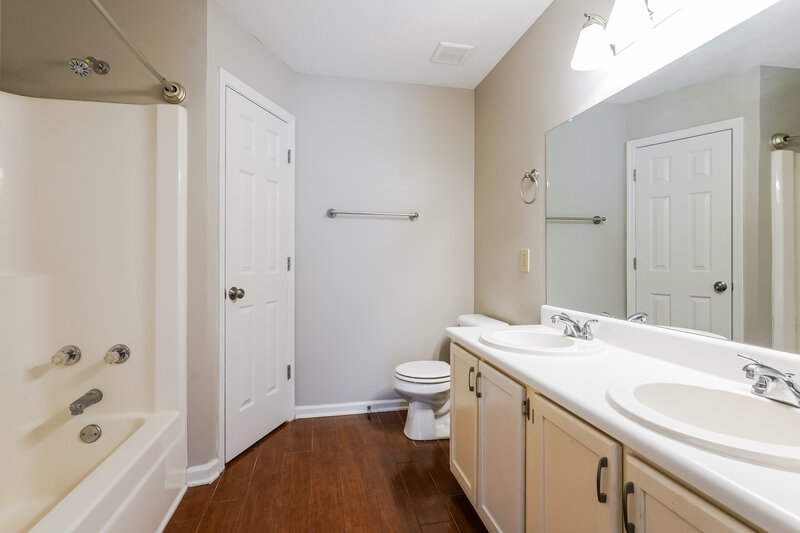 2,010/Mo, 506 Gammon Ln La Vergne, TN 37086 Main Bathroom View
