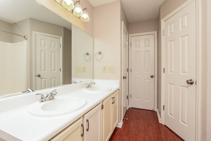 1,940/Mo, 506 Gammon Ln La Vergne, TN 37086 Main Bathroom View 2