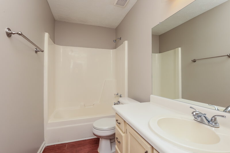 1,940/Mo, 506 Gammon Ln La Vergne, TN 37086 Bathroom View