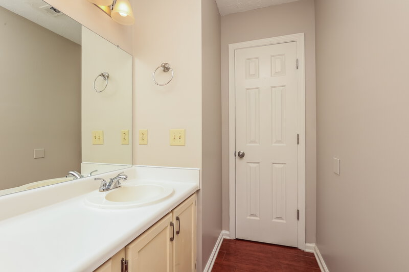 1,940/Mo, 506 Gammon Ln La Vergne, TN 37086 Bathroom View 2