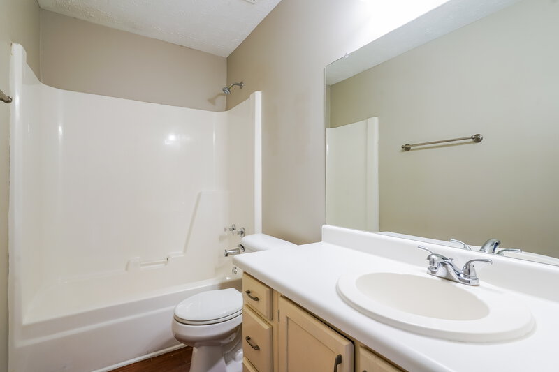 2,010/Mo, 506 Gammon Ln La Vergne, TN 37086 Bathroom View