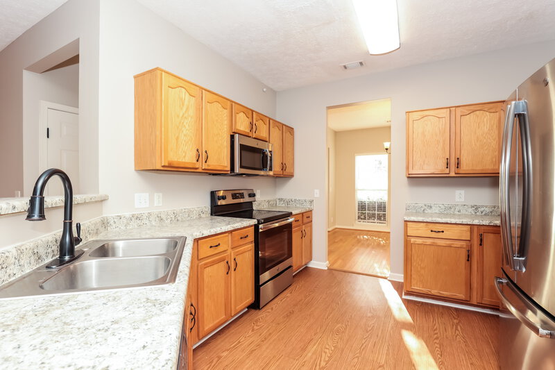 2,240/Mo, 6757 Ascot Dr Antioch, TN 37013 Kitchen View 2
