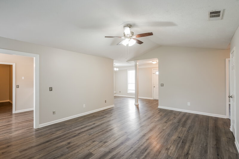 2,060/Mo, 809 Clearspring Ct Smyrna, TN 37167 Living Room View 2