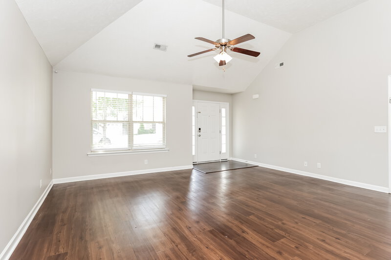 1,860/Mo, 1845 Warmingfield Dr Murfreesboro, TN 37127 Living Room View 2