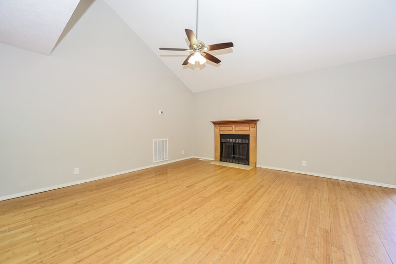 2,250/Mo, 1008 Regents Park Cir Antioch, TN 37013 Living Room View 2