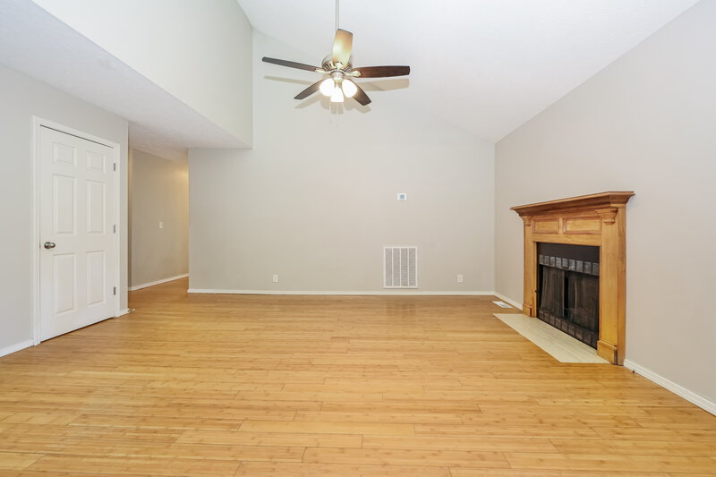 2,250/Mo, 1008 Regents Park Cir Antioch, TN 37013 Living Room View 3