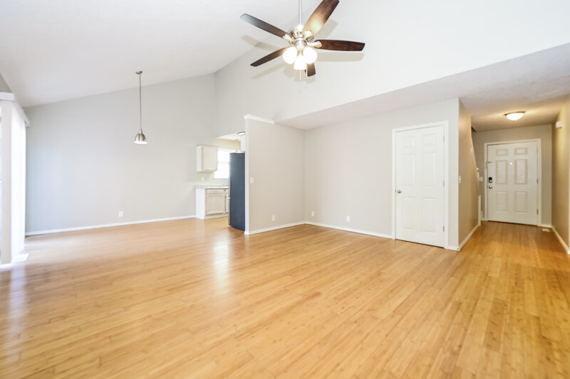 2,250/Mo, 1008 Regents Park Cir Antioch, TN 37013 Living Room View 4