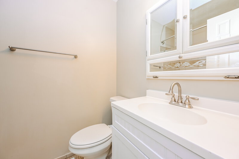 2,250/Mo, 1008 Regents Park Cir Antioch, TN 37013 Main Bathroom View