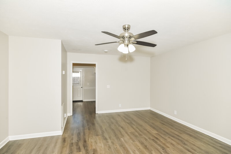 1,815/Mo, 1230 Shannon Ln La Vergne, TN 37086 Living Room View 2