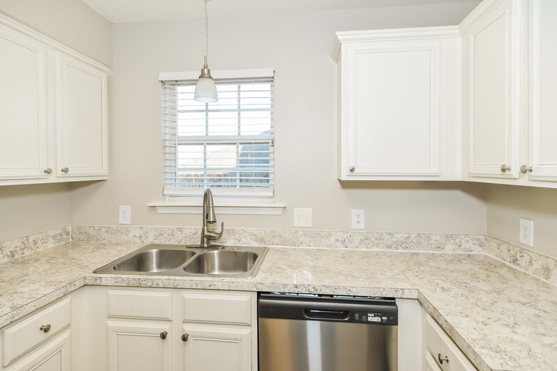 1,815/Mo, 1230 Shannon Ln La Vergne, TN 37086 Kitchen View 2