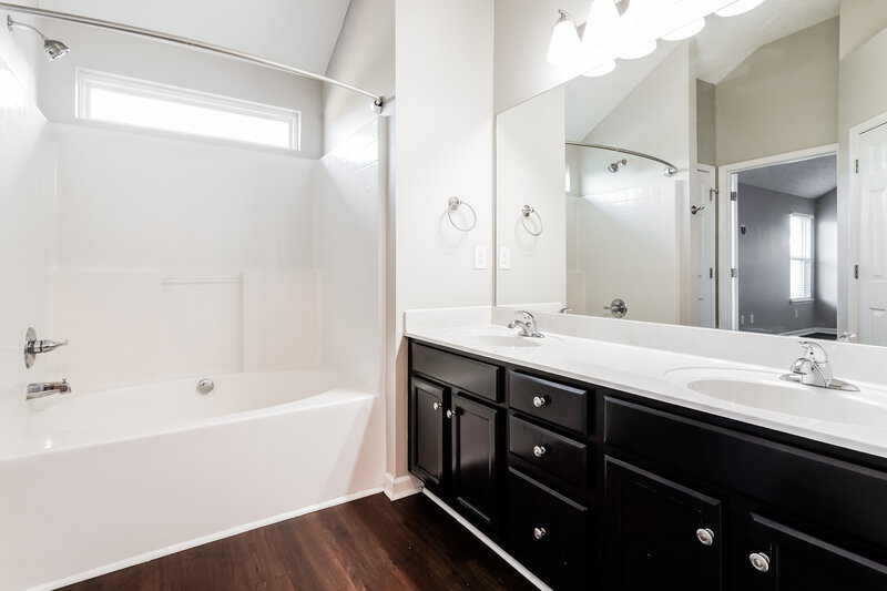 2,245/Mo, 8853 Cressent Glen Ct Antioch, TN 37013 Main Bathroom View
