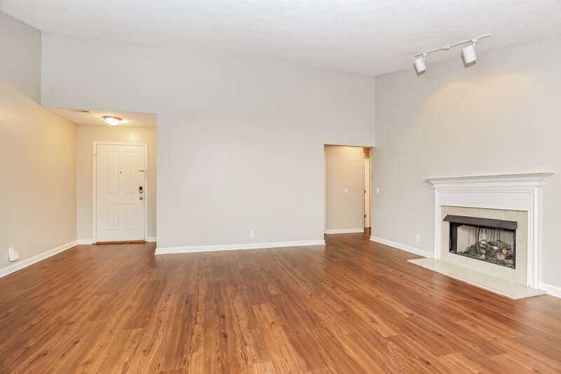 2,111/Mo, 2812 Summer Hollow Ln Hermitage, TN 37076 Living Room View 2