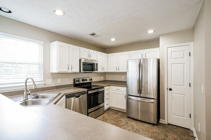 2,335/Mo, 3208 Nicole Dr Spring Hill, TN 37174 Kitchen View 2
