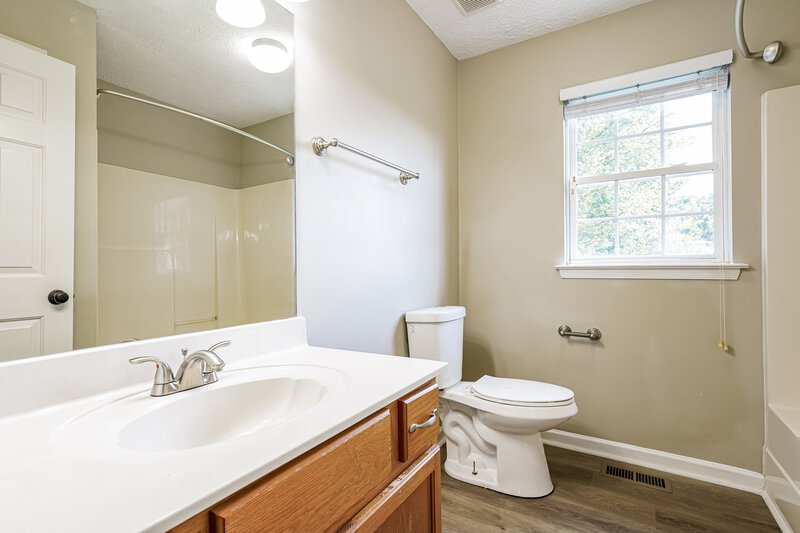 2,335/Mo, 3208 Nicole Dr Spring Hill, TN 37174 Main Bathroom View