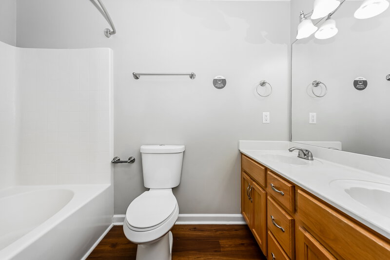 3,240/Mo, 3208 Nicole Dr Spring Hill, TN 37174 Main Bathroom View