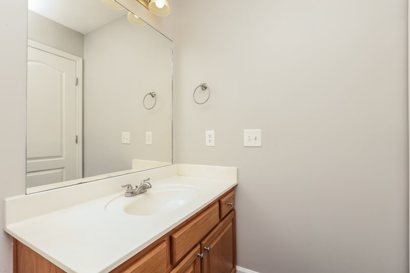 2,115/Mo, 1316 Nicole Ln La Vergne, TN 37086 Bathroom View