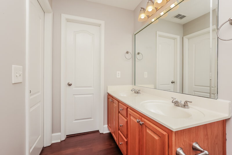 2,115/Mo, 1316 Nicole Ln La Vergne, TN 37086 Bathroom View 2