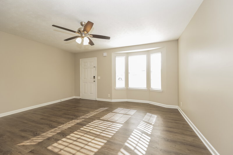 1,640/Mo, 1318 Lyndsey Ridge Dr La Vergne, TN 37086 Living Room View