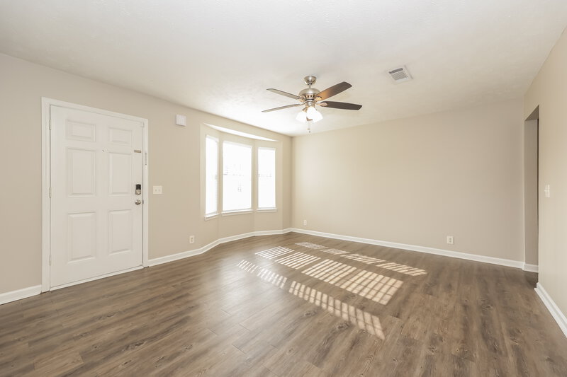 1,640/Mo, 1318 Lyndsey Ridge Dr La Vergne, TN 37086 Living Room View 2