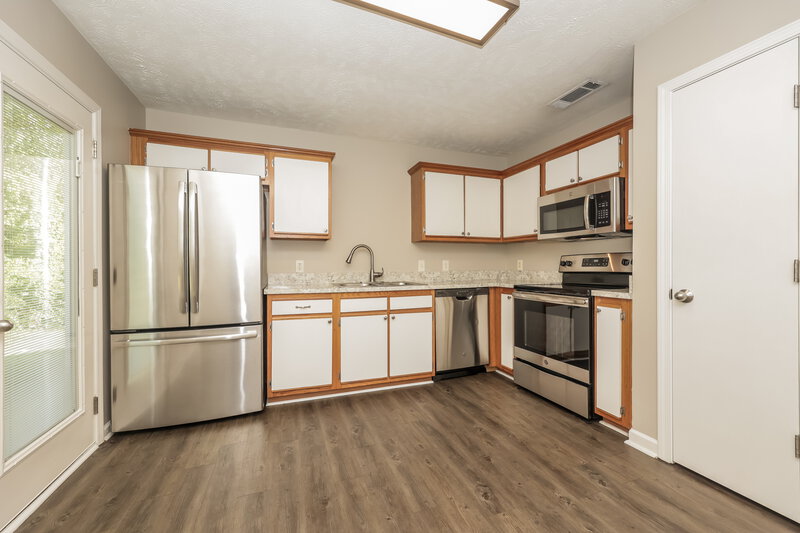 1,640/Mo, 1318 Lyndsey Ridge Dr La Vergne, TN 37086 Kitchen View