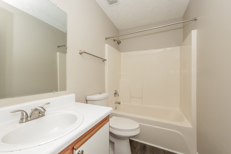 1,640/Mo, 1318 Lyndsey Ridge Dr La Vergne, TN 37086 Bathroom View