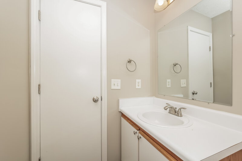 1,640/Mo, 1318 Lyndsey Ridge Dr La Vergne, TN 37086 Bathroom View 2