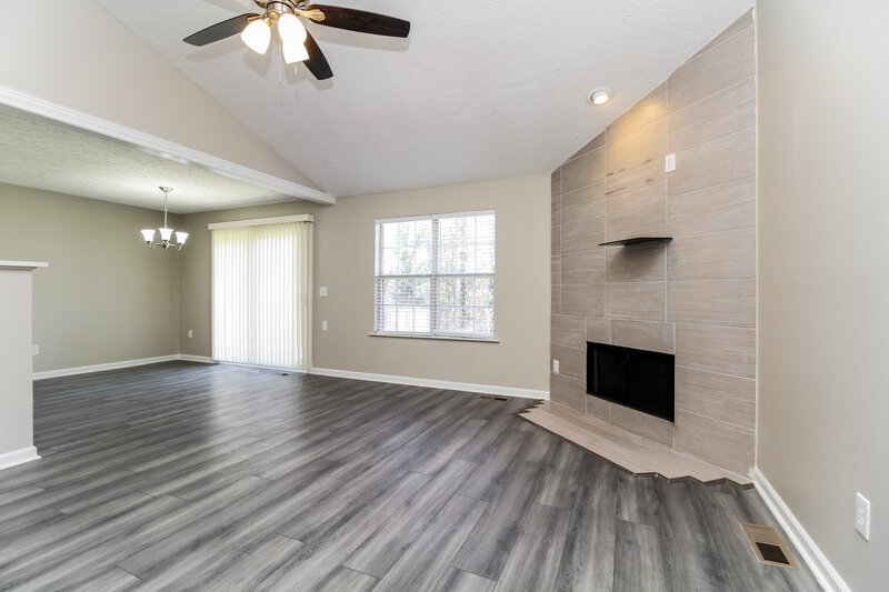 1,975/Mo, 648 Ransom Village Way Antioch, TN 37013 Living Room View 2