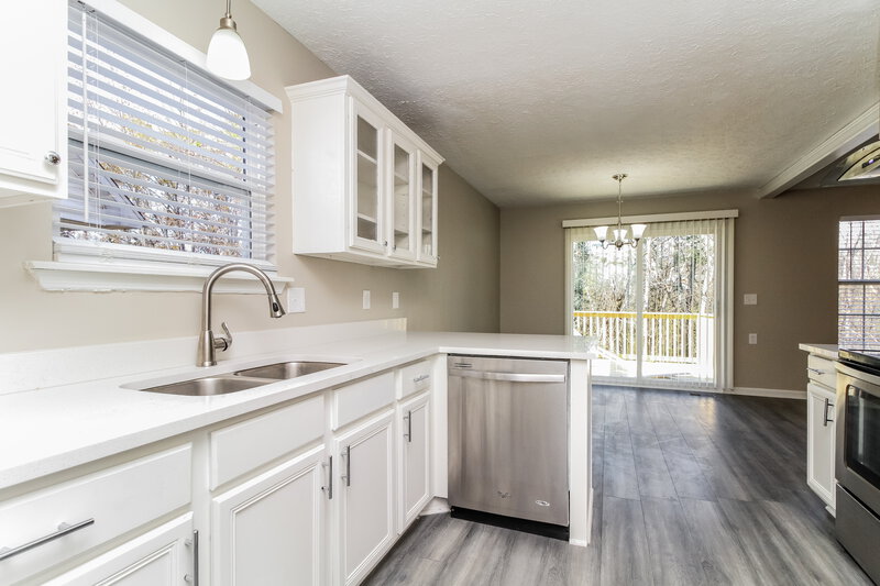 1,975/Mo, 648 Ransom Village Way Antioch, TN 37013 Kitchen View 2