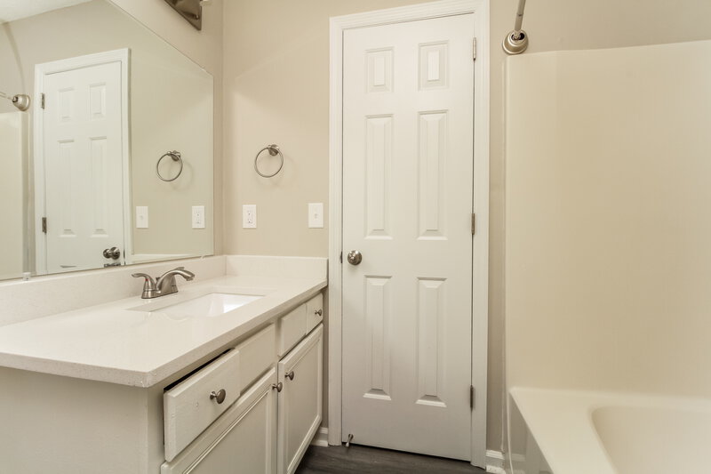 1,975/Mo, 648 Ransom Village Way Antioch, TN 37013 Main Bathroom View