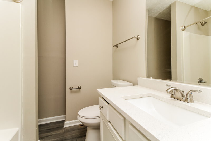 1,975/Mo, 648 Ransom Village Way Antioch, TN 37013 Main Bathroom View 2