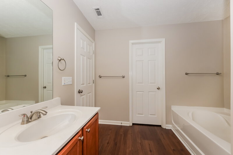 2,590/Mo, 726 Elderberry Way Murfreesboro, TN 37128 Main Bathroom View 2
