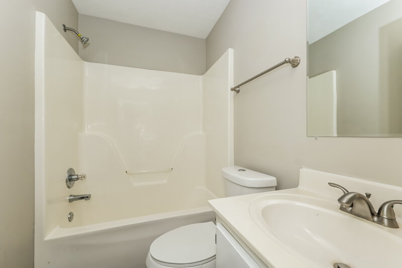 1,920/Mo, 1435 Tuffnell Dr La Vergne, TN 37086 Bathroom View