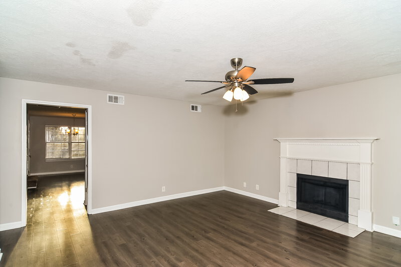 2,015/Mo, 3079 Roscommon Dr Murfreesboro, TN 37128 Living Room View 3