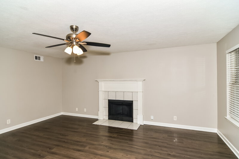 2,015/Mo, 3079 Roscommon Dr Murfreesboro, TN 37128 Living Room View 4