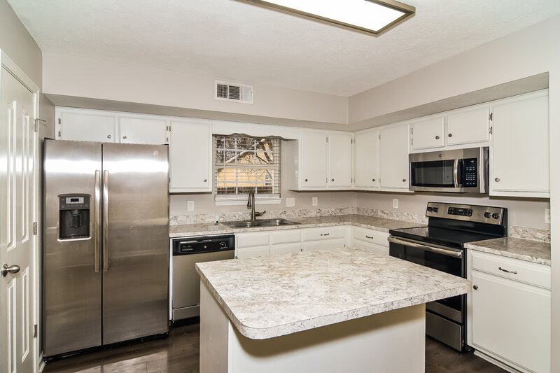 2,015/Mo, 3079 Roscommon Dr Murfreesboro, TN 37128 Kitchen View 2