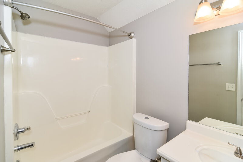 2,015/Mo, 3079 Roscommon Dr Murfreesboro, TN 37128 Bathroom View