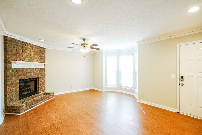 2,105/Mo, 218 Lakeside Park Dr Hendersonville, TN 37075 Living Room View 2