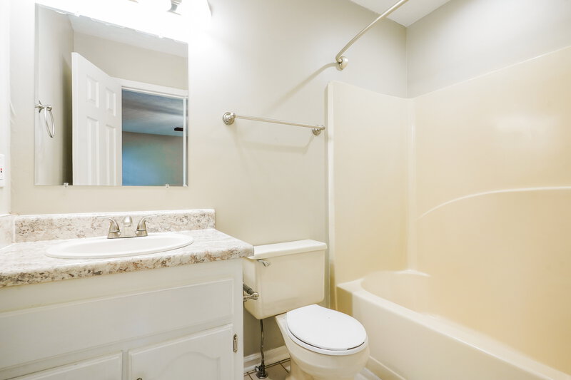 2,105/Mo, 218 Lakeside Park Dr Hendersonville, TN 37075 Main Bathroom View