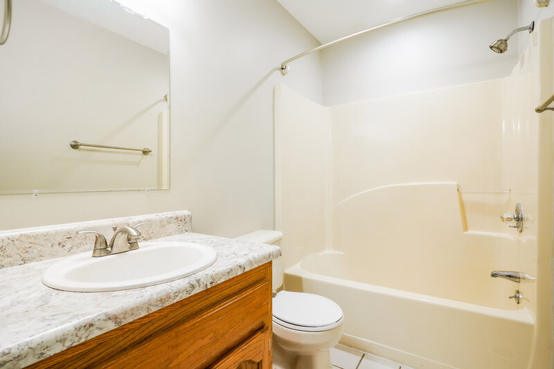 2,105/Mo, 218 Lakeside Park Dr Hendersonville, TN 37075 Bathroom View