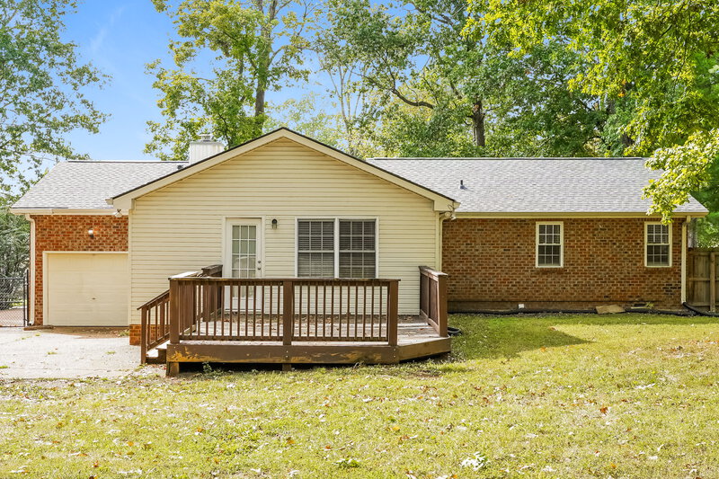 2,105/Mo, 218 Lakeside Park Dr Hendersonville, TN 37075 Rear View