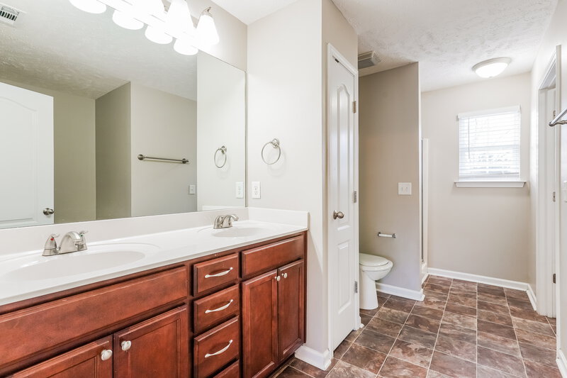 2,505/Mo, 5205 Rockridge Ct Antioch, TN 37013 Main Bathroom View