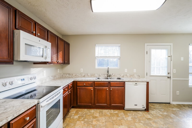 1,950/Mo, 109 Neville Ct Smyrna, TN 37167 Kitchen View