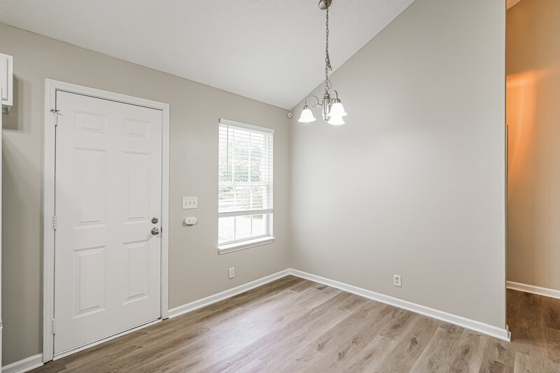2,040/Mo, 1339 Mac Duff Dr Murfreesboro, TN 37128 Dining Room View 2