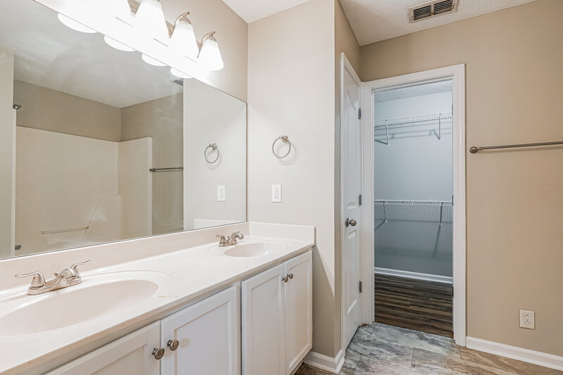 2,040/Mo, 1339 Mac Duff Dr Murfreesboro, TN 37128 Main Bathroom View