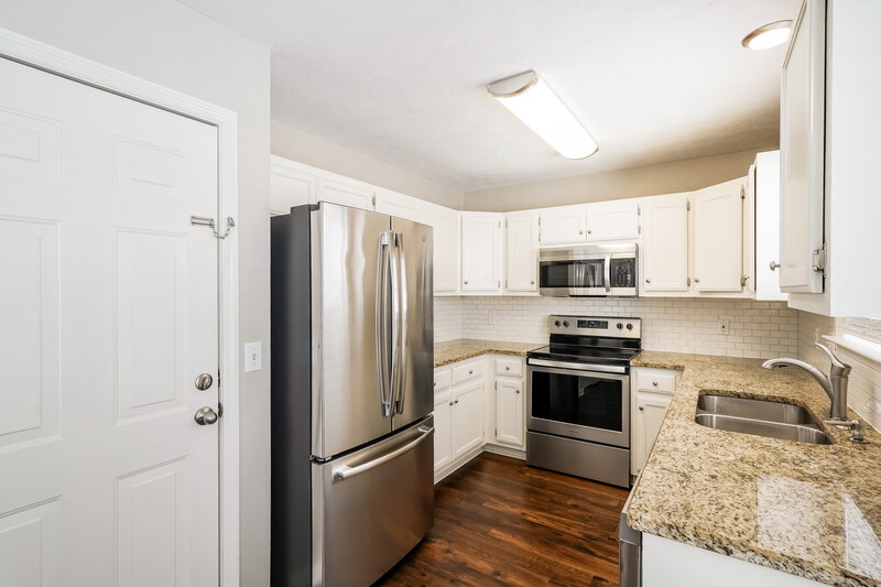 2,260/Mo, 114 Jesse Brown Dr Goodlettsville, TN 37072 Kitchen View 2