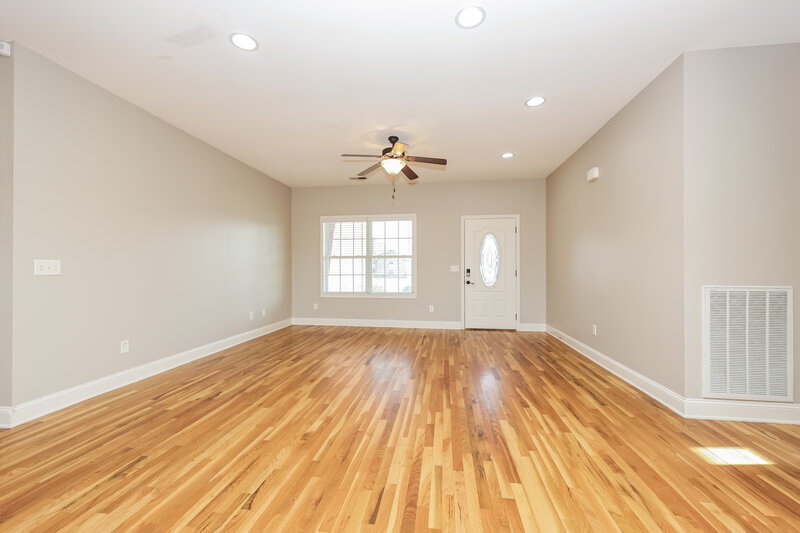 2,370/Mo, 8104 Dave Way Smyrna, TN 37167 Living Room View